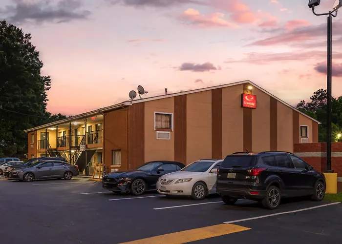 Econo Lodge Inn & Suites I-64 & Us 13