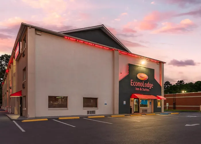 Econo Lodge Inn & Suites I-64 & Us 13